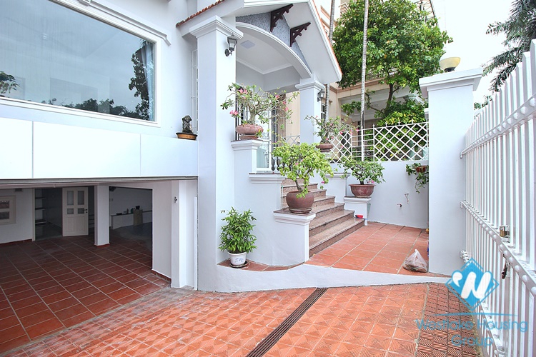 Lake view - House for rent in Tay Ho District
